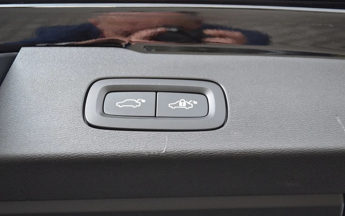 Volvo V60 cena 84900 przebieg: 231260, rok produkcji 2019 z Ćmielów małe 781